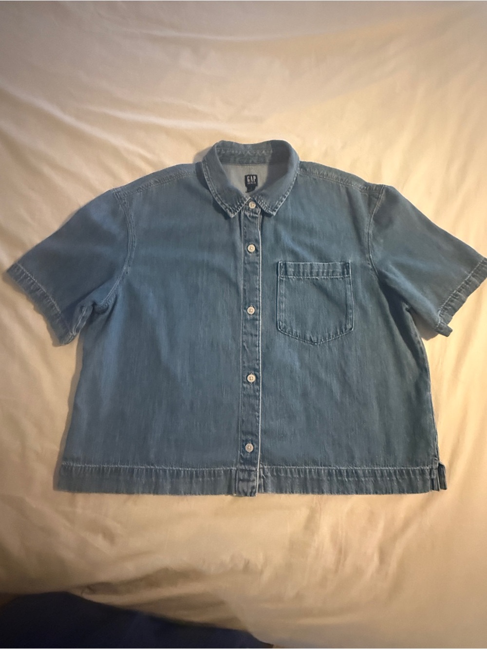 GAP Short-Sleeve Denim Button-Up Shirt - Light Blue Large